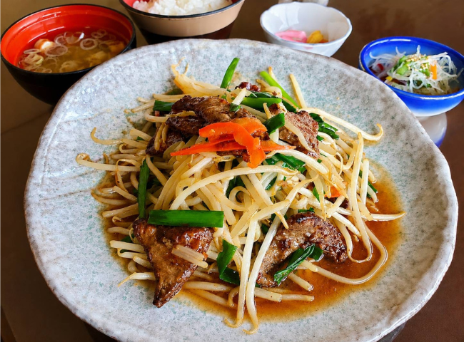 斑尾高原カントリー倶楽部7月のメニュー　レバニラ定食